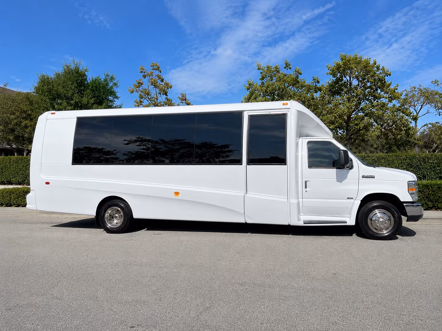 charter buses for trade shows and large scale corporate events in flint