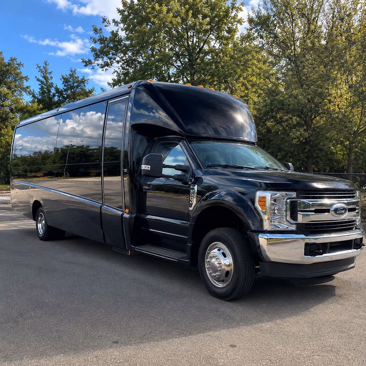 charter buses to detroit red wings games at little caesars arena